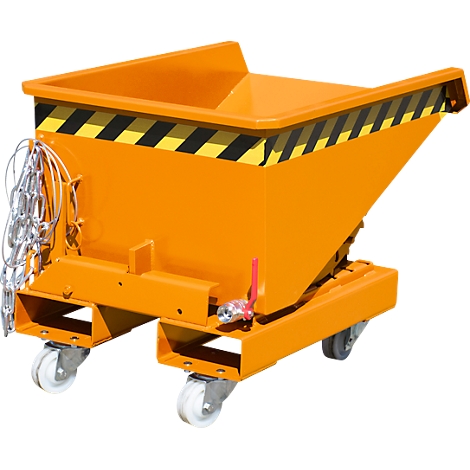 Un conteneur basculant orange sur roues. Rayures jaunes et noires sur le dessus, chaîne à côté. Un levier rouge est visible.