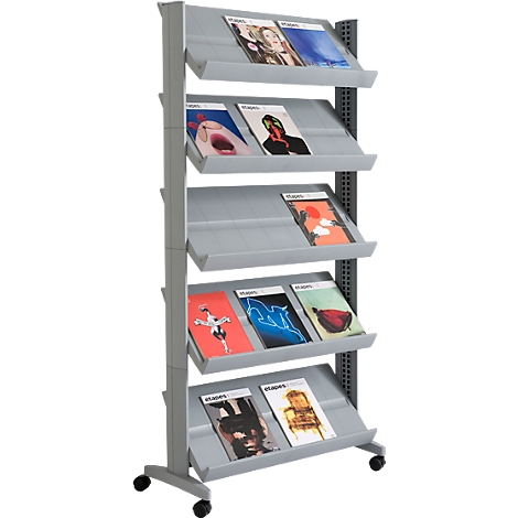 Grijze tijdschriftenrek met tijdschriften in diverse kleuren. De onderste rij heeft twee wielen.