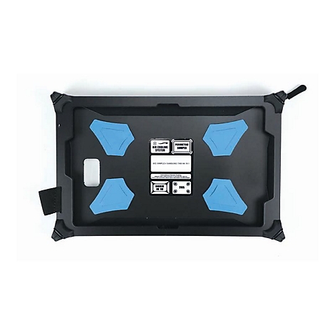 Housse de protection noire pour tablette, avec des éléments bleus et des inscriptions. Des coussinets bleus sont fixés à la housse.