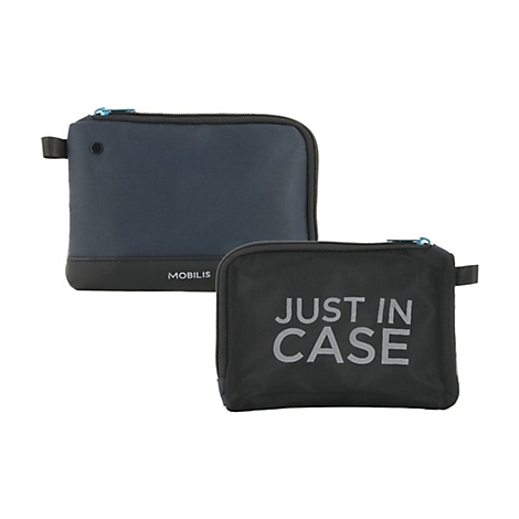 Zwei Etuis in Blau und Schwarz. Das obere Etui ist größer und trägt den Aufdruck MOBILIS. Das untere Etui hat den Schriftzug JUST IN CASE.
