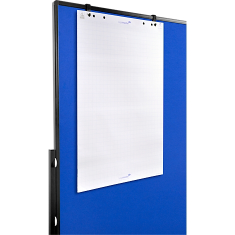 Blaues Flipchart mit eingehängtem, unbeschriebenen weißen Papierblock.