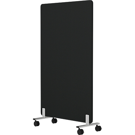 Zwarte, rechthoekige scheidingswand met wielen. Staat op zilveren voeten en vier kleine zwarte wielen.
