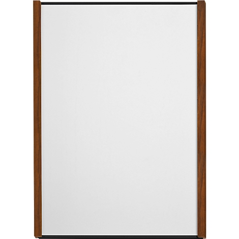 Un tableau blanc vide avec un cadre en bois marron. Le haut et le bas sont noirs.