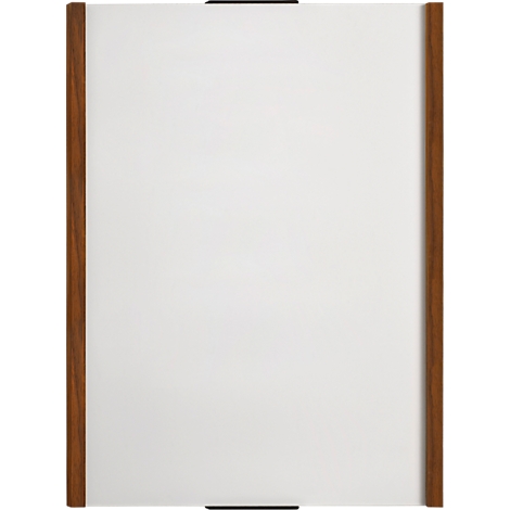 Un tableau blanc avec un cadre en bois, avec des supports noirs en haut et en bas.
