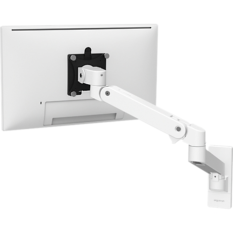 Weißer Monitor mit Halterung an weißer Wand. Der Monitor ist leicht angewinkelt. Die Halterung ist aus Metall.
