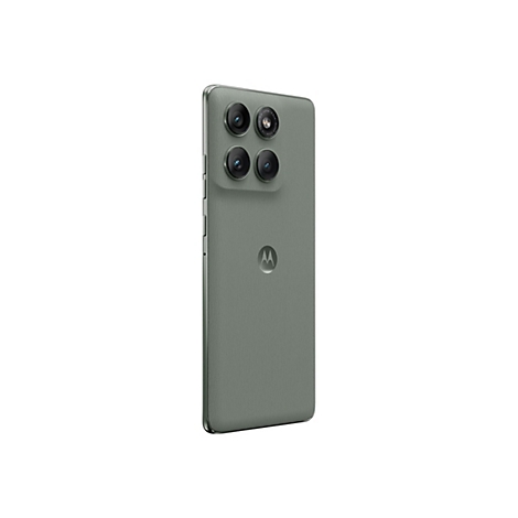 Hellgraues Smartphone mit vier Objektiven. Auf der Rückseite ist das Motorola-Logo zu sehen.