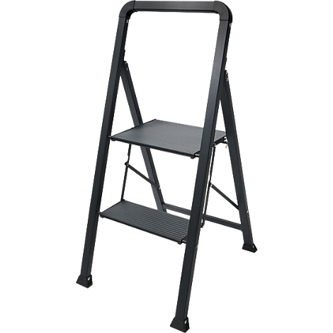 Schwarze Trittleiter mit zwei Stufen, Trittfläche mit Rillen. Ein Bügel oben zum Festhalten, steht auf dem Boden.