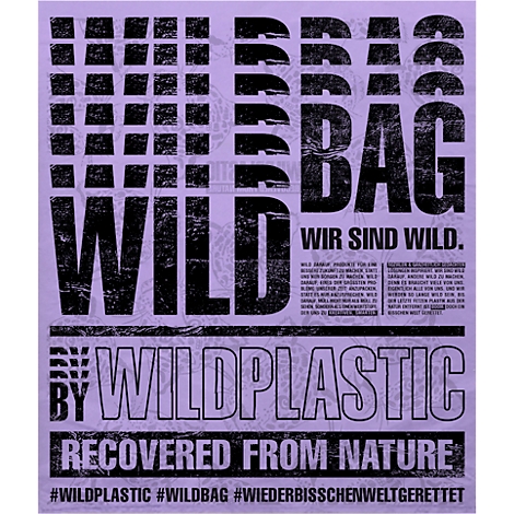 Schwarz-weißer Text auf lila Hintergrund: WILD BAG, Wir sind wild, By Wildplastic, Recovered from Nature. Hashtags: Wildplastic, Wildbag, Wiederbisschenweltgerettet.