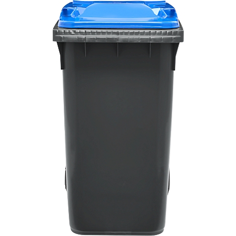 Dunkelgraue Mülltonne mit blauem Deckel. Sie steht vor neutralem Hintergrund.
