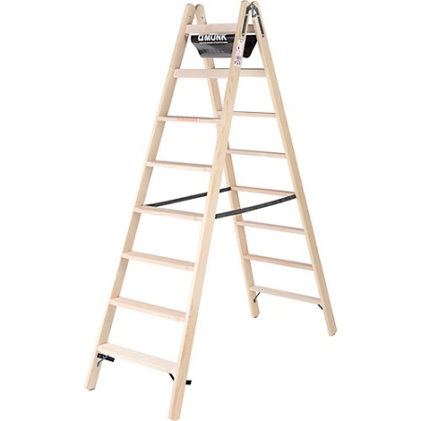Een houten ladder. Hij staat rechtop, in de vorm van een A, met sporten om op te klimmen. Een merknaam is te zien op het bovenste deel.