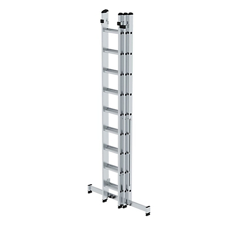 Uitschuifbare aluminium ladder op een witte achtergrond.