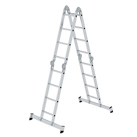 Een zilveren multifunctionele ladder staat tegen een witte achtergrond. Hij is in A-vorm opgesteld en kan als aanleuningladder worden gebruikt.