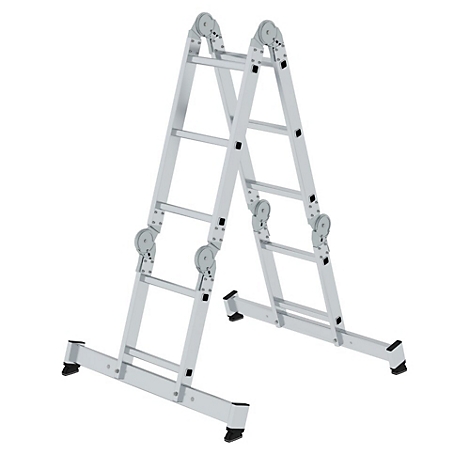 Aluminium ladder in A-vorm, vrijstaand op een witte achtergrond.