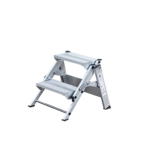 Opvouwbare aluminium trap, tweekleurig, op een witte achtergrond.