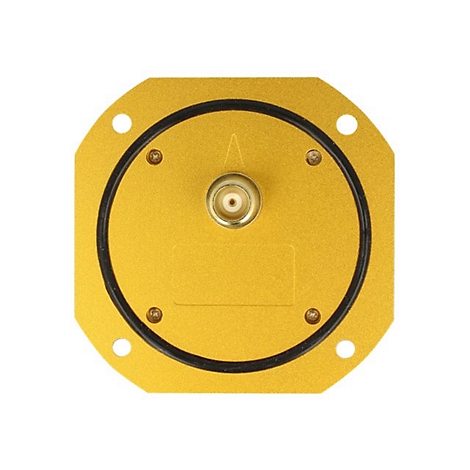 Goldene, quadratische Montageplatte mit einem zentralen Antennenanschluss und schwarzem Dichtungsring.