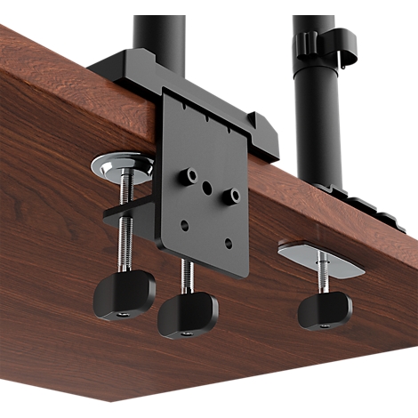 Gros plan d'un support de moniteur noir fixé sur un panneau en bois. Le support a des pinces à vis et convient à deux écrans.