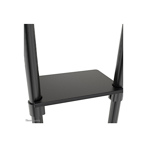 Gros plan d'une étagère noire avec une étagère carrée, deux supports verticaux et un support incliné. Le fond est blanc.