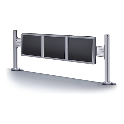 Dreifach-Monitor-Halterung, silberfarben, auf hellem Untergrund. Drei Bildschirme nebeneinander, Halterung an zwei vertikalen Stützen.