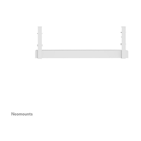 Eine weiße Wandhalterung für einen Bildschirm, vor weißem Hintergrund. Links und rechts befinden sich vertikale Streben.