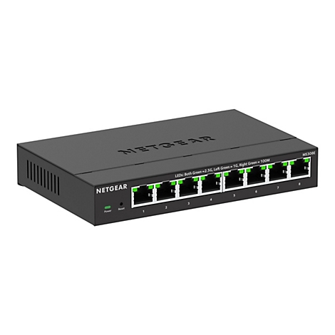 Schwarzer Netgear-Switch mit acht Anschlüssen. Auf der Vorderseite sind grüne LEDs zu sehen, die den Datenverkehr anzeigen. Auf dem Gehäuse ist der Markenname NETGEAR zu lesen.