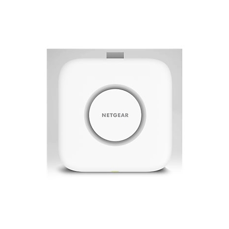 Appareil carré blanc aux coins arrondis et logo NETGEAR. Une petite élévation en haut.