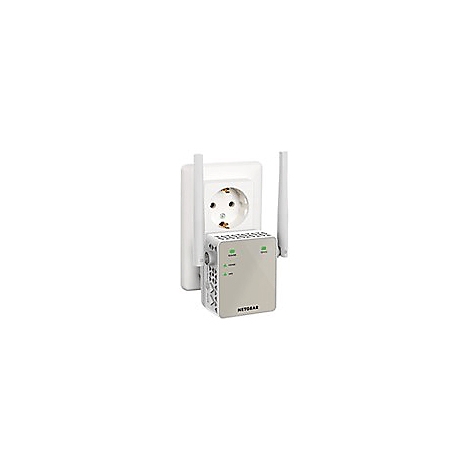 Un répéteur Wi-Fi gris avec des antennes est branché dans une prise de courant blanche.