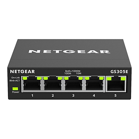 Un commutateur Netgear noir avec cinq ports. Texte: Netgear, GS305E.