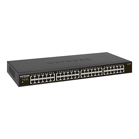 Un commutateur Netgear GS348 noir avec 48 ports sur fond blanc. Le commutateur dispose de plusieurs ports pour les connexions réseau.