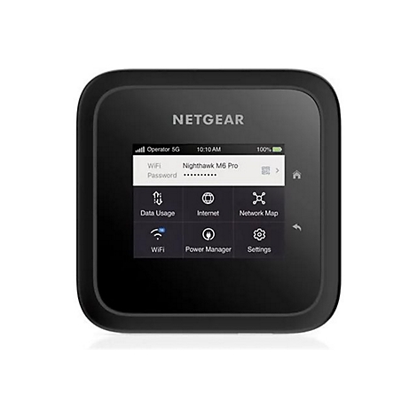 Schwarzer NETGEAR Nighthawk M6 Pro Mobil-Router mit LCD-Display. Auf dem Bildschirm: WLAN, Passwort, Daten, Internet, Karten, Einstellungen.