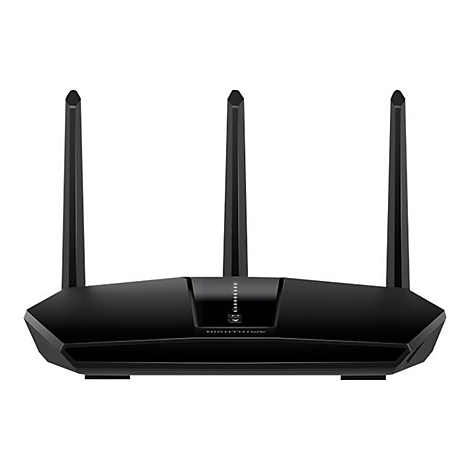 Schwarzer Router mit drei Antennen, Nighthawk-Logo sichtbar.