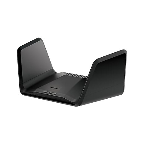 Schwarzer Router mit aufgestellten Antennen, Nahaufnahme. Auf der Oberseite befinden sich Knöpfe und die Marke NIGHTHAWK.