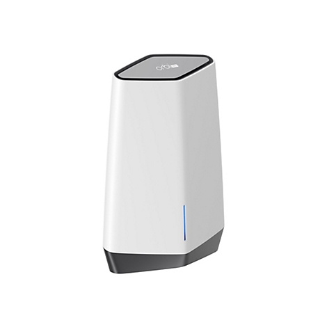 Weißer Orbi Pro WLAN-Router in Turmform mit grauem Sockel und blauem LED-Licht vor weißem Hintergrund.