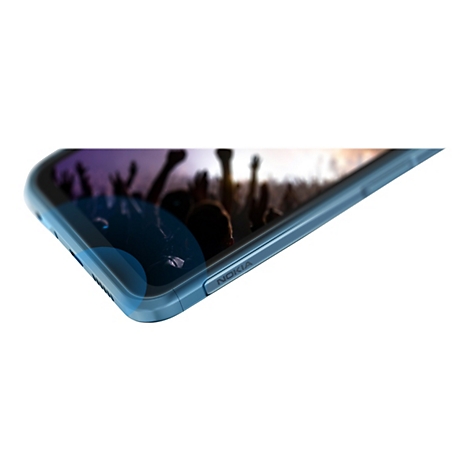 Blaues Smartphone im Detail. Bildschirm zeigt Menschenmenge. Schriftzug 'NOKIA'.