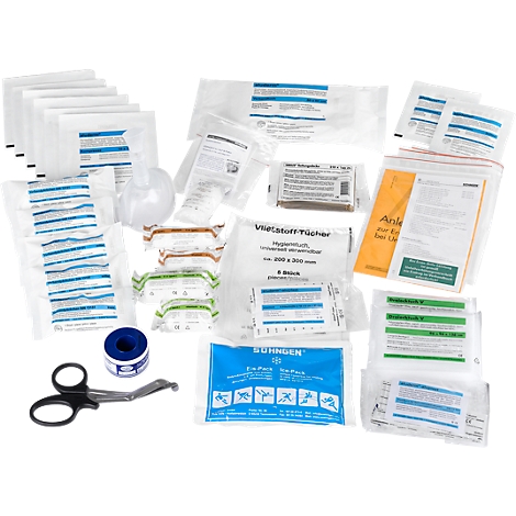 Primer plano de equipo médico, que incluye vendas, hisopos, tijeras e instrucciones.