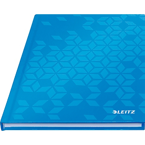 Blaues Notizbuch, das Leitz-Logo ist unten rechts zu sehen. Das Cover hat ein geometrisches Muster.