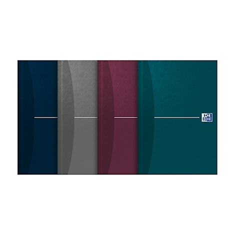 Vier verschiedene Notizbücher nebeneinander, jede mit einer anderen Farbe: Marineblau, Grau, Weinrot und Türkis.