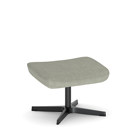 Hocker mit gepolsterter, eckiger Sitzfläche. Schwarzes Fußgestell in Sternform. Hintergrund ist weiß.