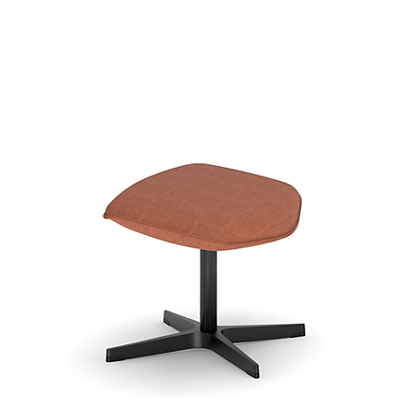 Hocker mit rostfarbenem Stoffbezug, schwarzem Gestell, freigestellt vor weißem Hintergrund.