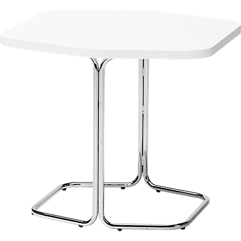 Weißer Beistelltisch mit rechteckiger Tischplatte. Chromfarbenes Gestell, vierbeinige Basis.