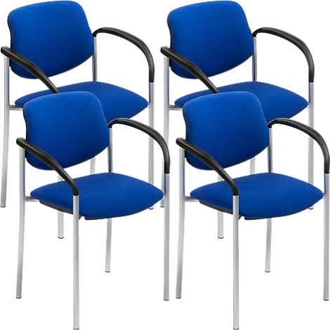 Mehrere blaue Bürostühle mit schwarzen Armlehnen und silbernen Beinen.
