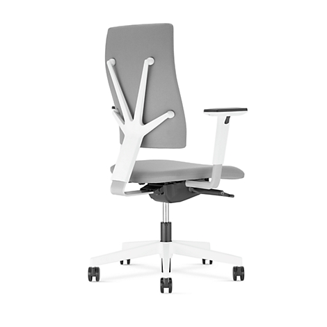 Bürostuhl von hinten, mit grauer Rückenlehne und Sitzfläche, weißem Gestell und Armlehnen, Rollen.