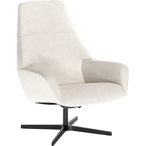 Moderne fauteuil met crèmewitte stoffen bekleding op een zwarte kruisvoet tegen een witte achtergrond.