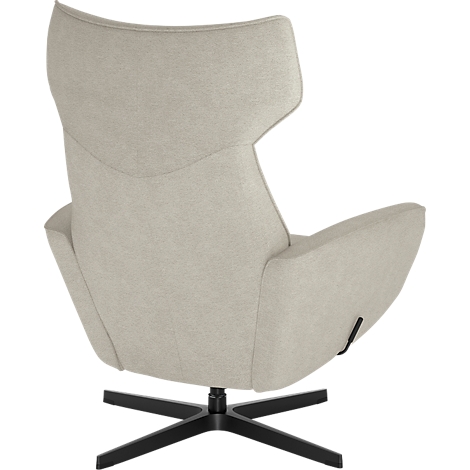 Beige gestoffeerde oorfauteuil van achteren gezien, op een zwarte metalen stervoet.