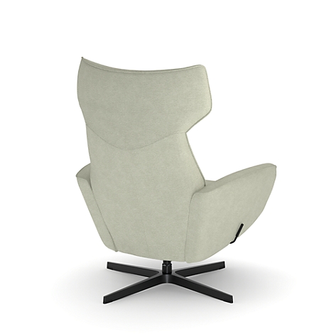Beige Sessel von hinten. Schwarzes, sternförmiges Fußkreuz. Hohe Rückenlehne.