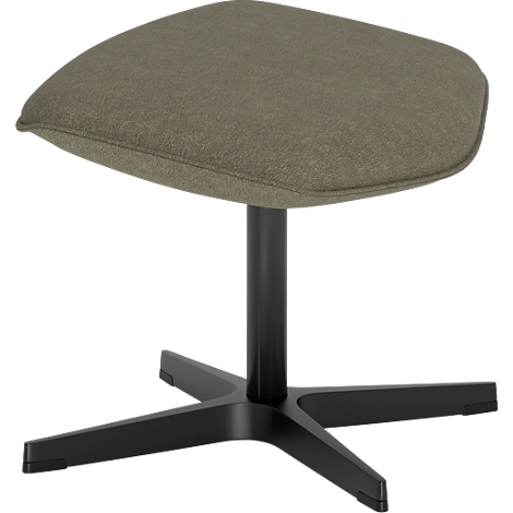Een moderne kruk met kaki stoffen zitting op een zwart vierpotig onderstel.