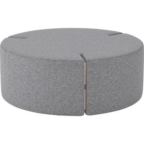 Runder, grauer Hocker mit Aussparungen und hellem Holz in den Zwischenräumen.
