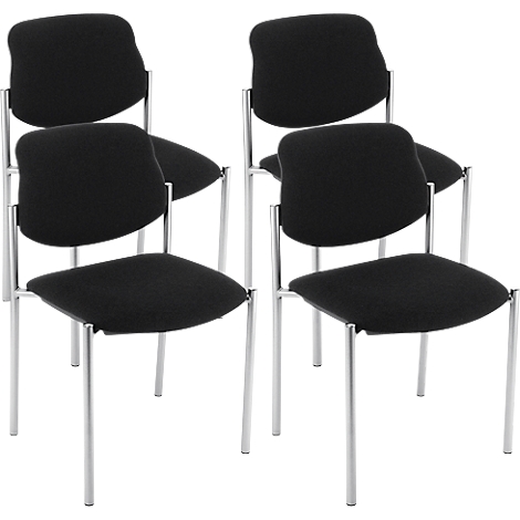 Vier zwarte stoelen met metalen poten. Bekleding op zitting en rugleuning.