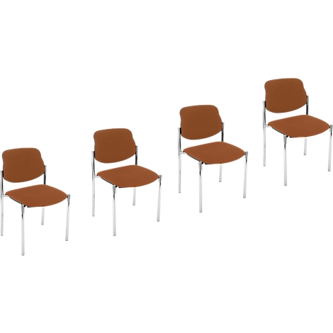 Quatre chaises marron avec des pieds en métal sur fond blanc.