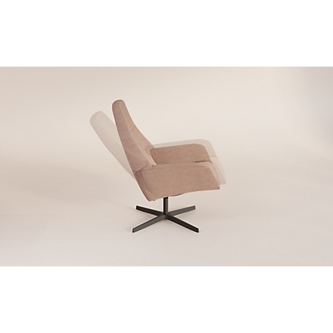 Beige draaifauteuil, op zwarte stervoet, tegen een lichte achtergrond.