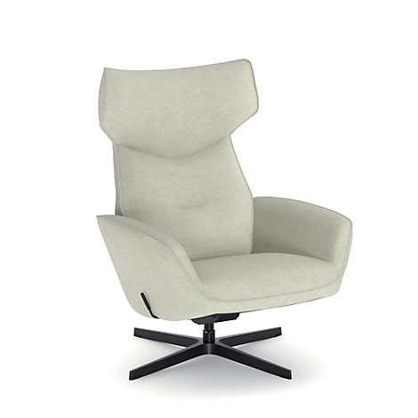 Fauteuil beige à dossier haut avec pied en étoile noir. Le dossier est haut et l'assise est rembourrée.